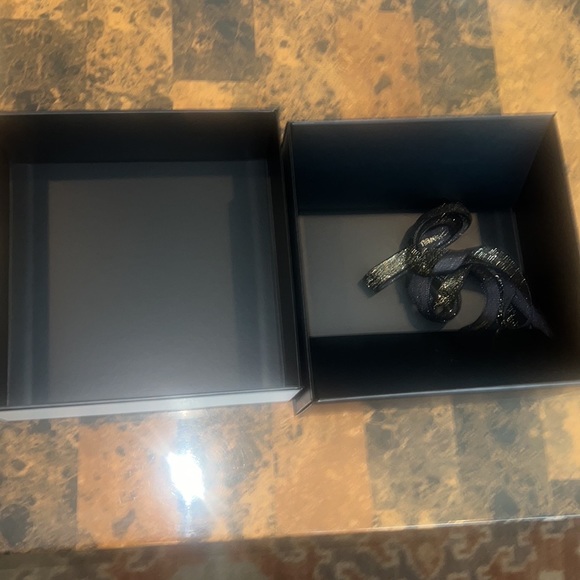 Chanel box bag and wrapping - Picture 7 of 10